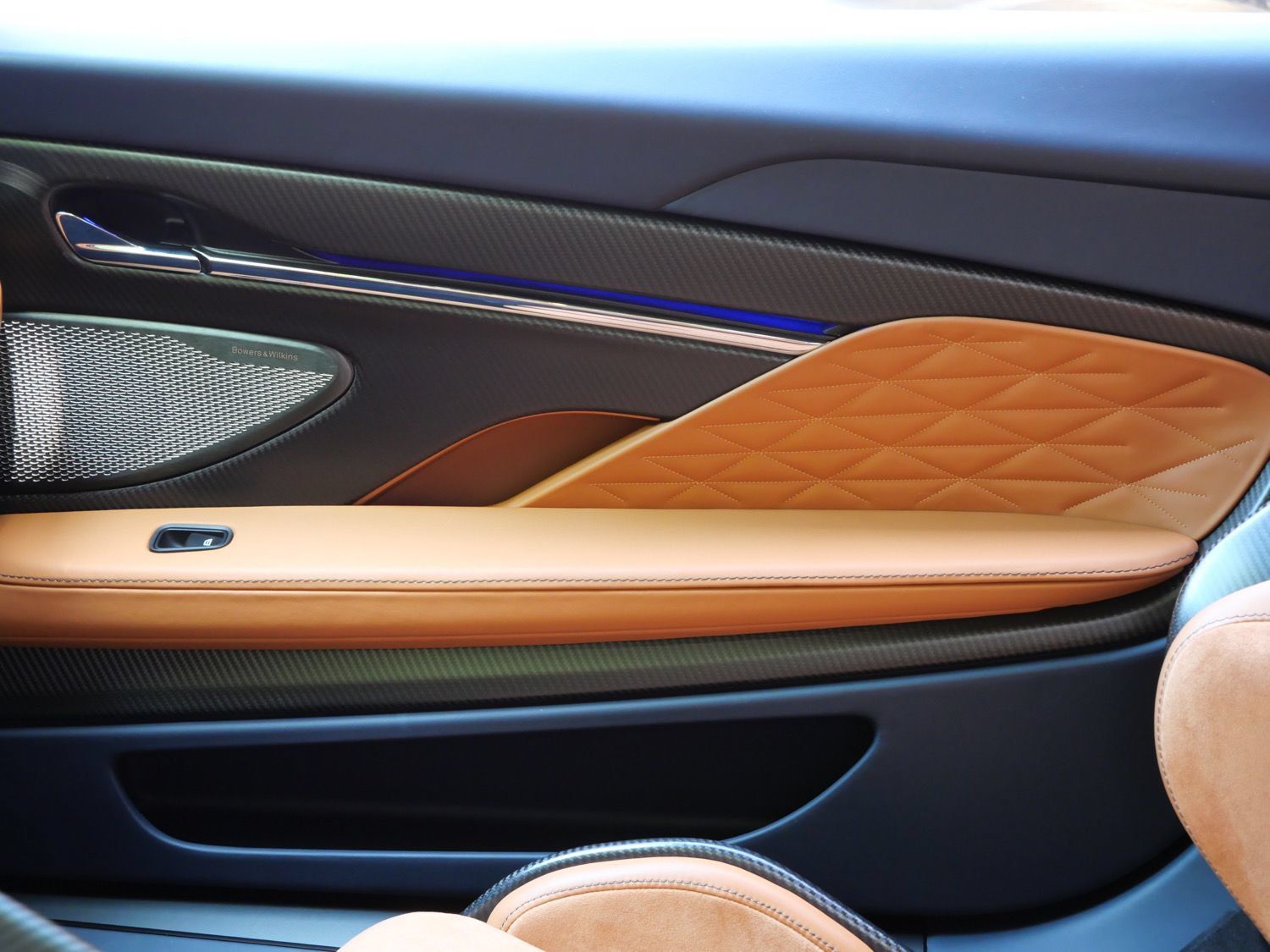 Used 2024 Aston Martin DB12 Coupe RWD image 22