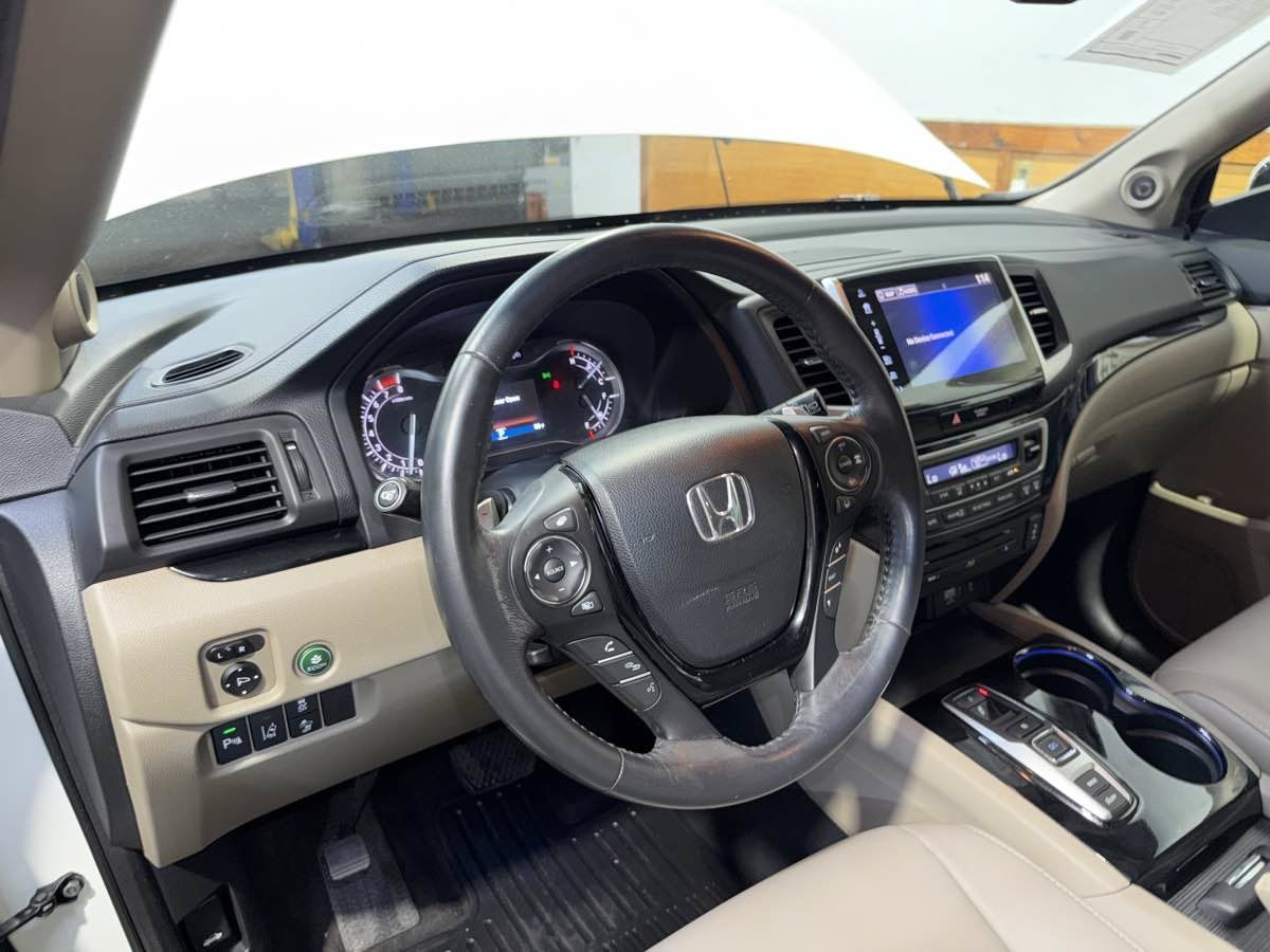 Used 2017 Honda Pilot Touring image 17