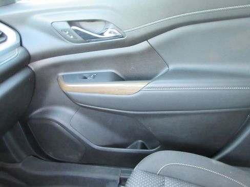 Used 2023 GMC Acadia SLE w/ Driver Convenience Package FWD image 32