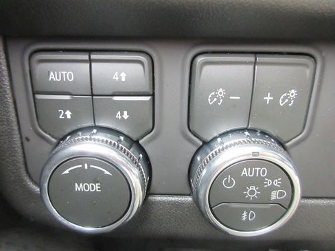 New 2026 GMC Yukon Elevation w/ Elevation Premium Package AWD/4WD image 17