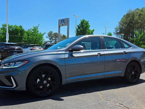 Used 2026 Volkswagen Jetta SE FWD image 4