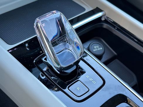 New 2026 Volvo XC60 B5 Ultra w/ Climate Package image 19