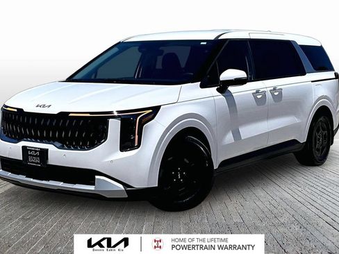 Certified 2025 Kia Carnival FWD image 1