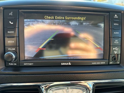 Used 2014 Chrysler Town & Country Touring image 26