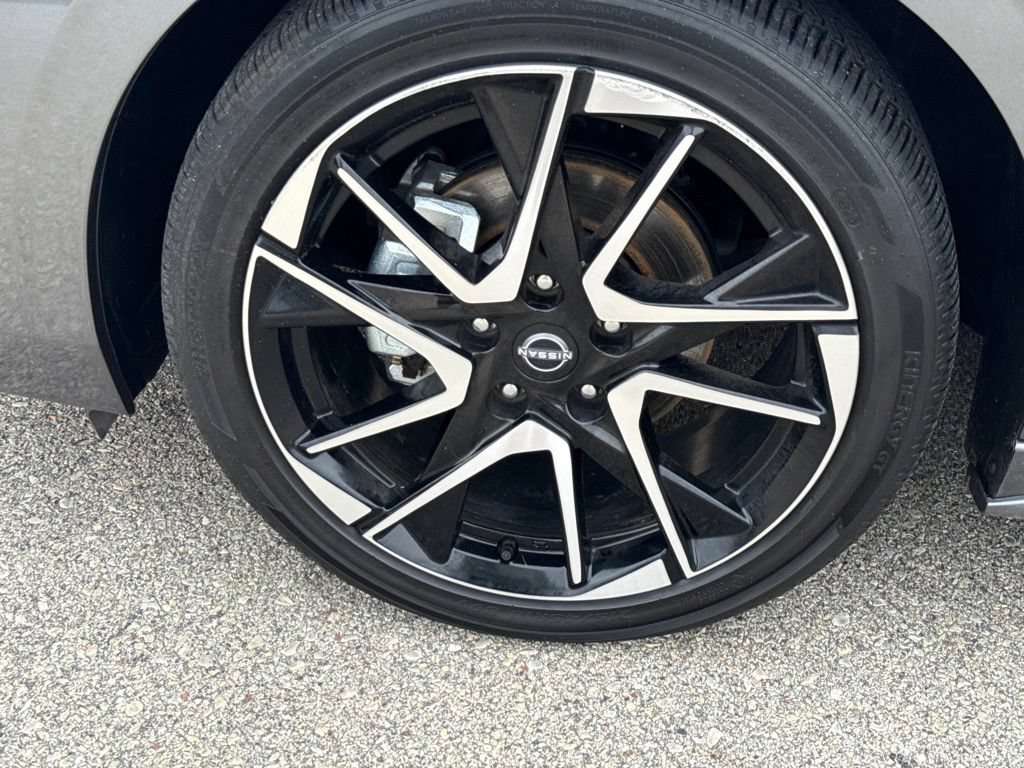 Certified 2025 Nissan Sentra SR w/ SR Premium Package FWD image 34