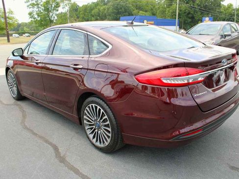Used 2018 Ford Fusion SE w/ Fusion SE Technology Package FWD image 8