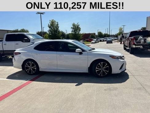 Used 2019 Toyota Camry SE FWD image 2