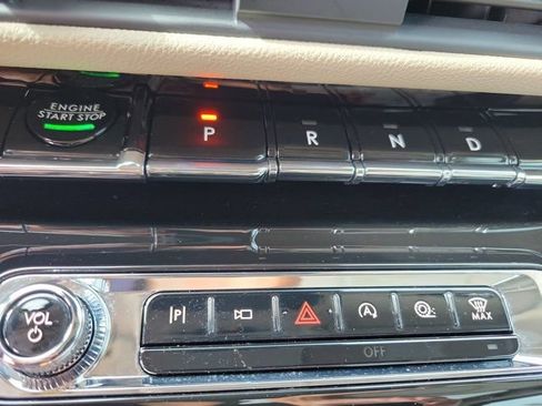 Certified 2025 Lincoln Corsair FWD image 28
