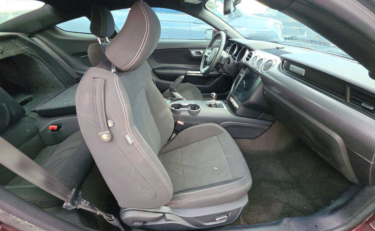 Used 2018 Ford Mustang GT w/ GT Performance Package RWD image 5
