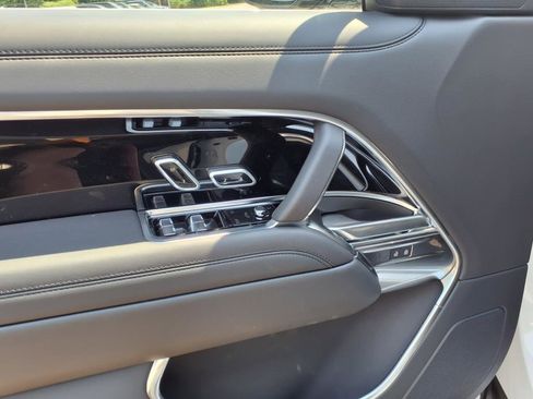 New 2025 Land Rover Range Rover SE image 10