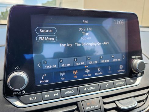 Used 2024 Nissan Altima 2.5 SV FWD image 42