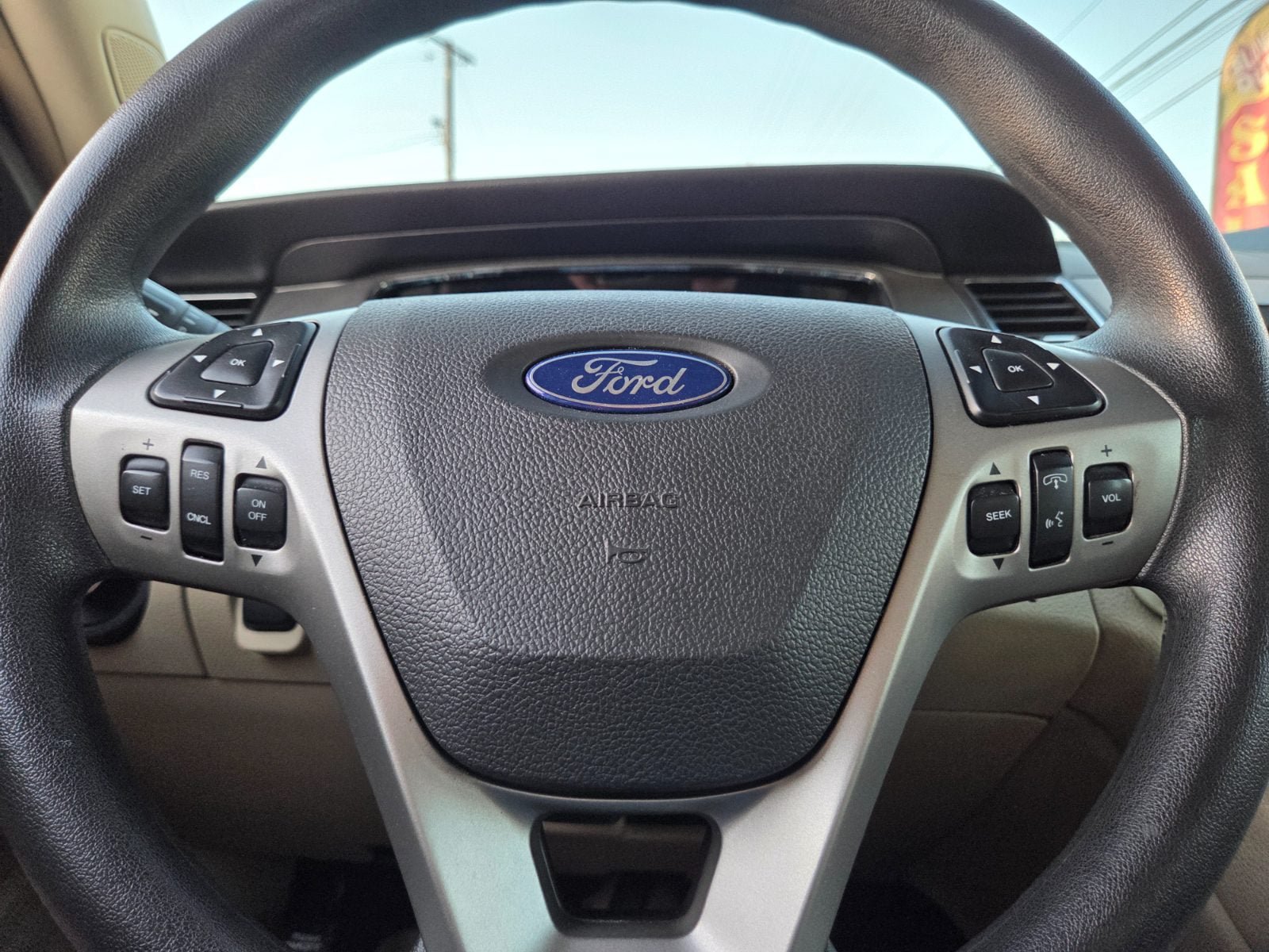 Used 2015 Ford Taurus SE FWD image 17