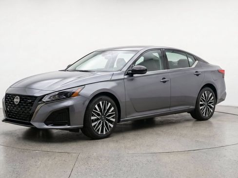 Used 2026 Nissan Altima 2.5 SV FWD image 3