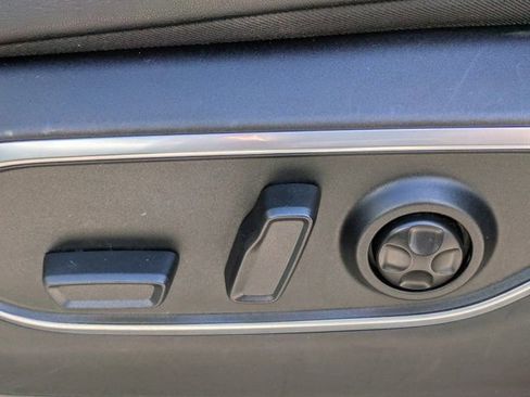 Used 2025 Jeep Wagoneer L Series II image 17