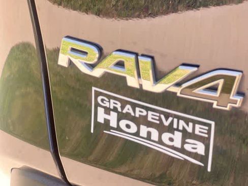 Used 2021 Toyota RAV4 XLE Premium FWD image 8