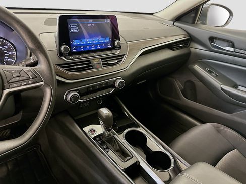 Used 2024 Nissan Altima 2.5 SV image 25