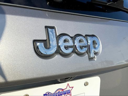 Used 2021 Jeep Grand Cherokee Laredo RWD image 30