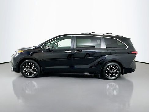 Used 2026 Toyota Sienna Platinum AWD/4WD image 8