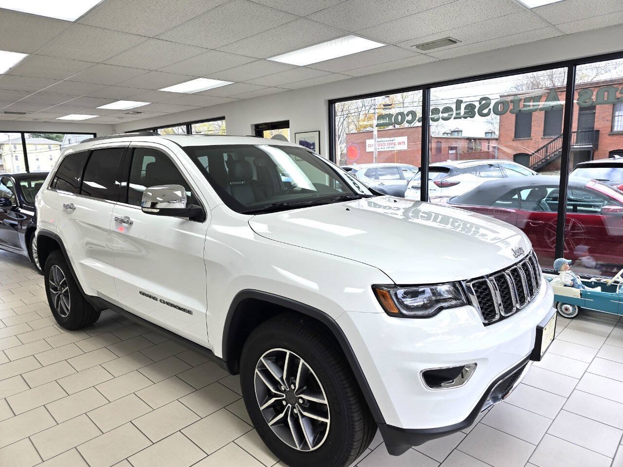 Used 2021 Jeep Grand Cherokee Limited w/ Premium Lighting Group AWD/4WD image 3