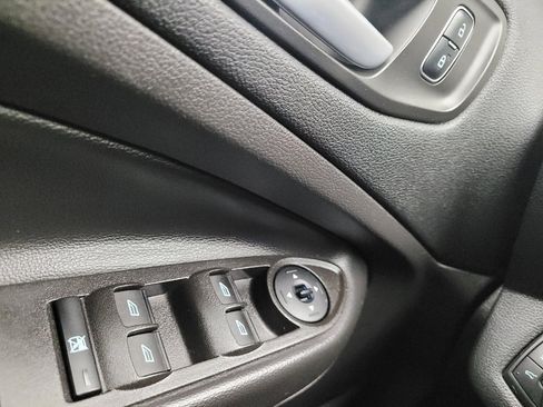 Used 2017 Ford Escape SE w/ SE Cold Weather Package AWD/4WD image 27