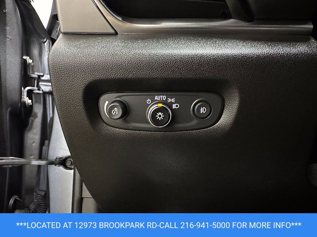 Used 2021 Chevrolet Traverse LT FWD image 12