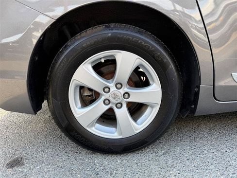 Used 2012 Toyota Sienna LE FWD image 12