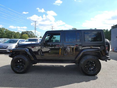 Used 2016 Jeep Wrangler Unlimited Sahara AWD/4WD image 9