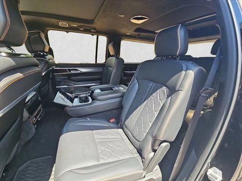 Used 2023 Jeep Grand Wagoneer Series III AWD/4WD image 17
