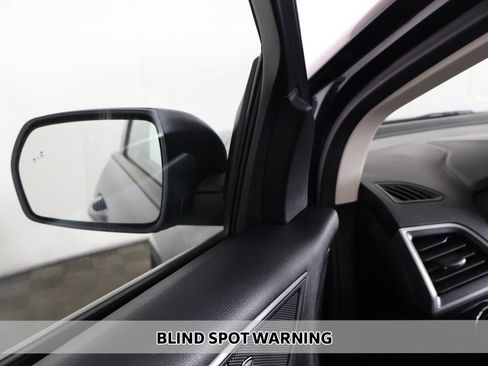 Used 2022 Ford Edge SE image 3