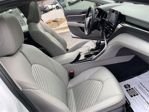 Used 2024 Toyota Camry SE image 14