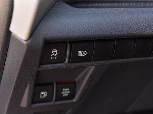 Used 2021 Toyota Sienna XLE w/ XLE Plus Package image 11