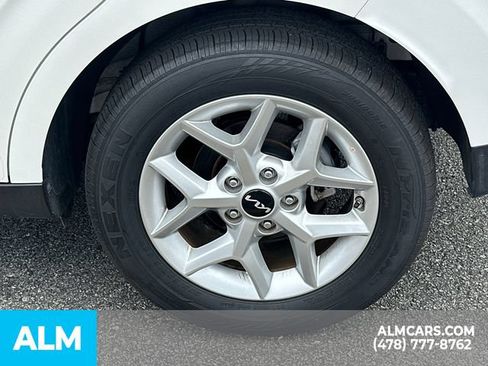 Used 2025 Kia Soul LX w/ LX Technology Package FWD image 22