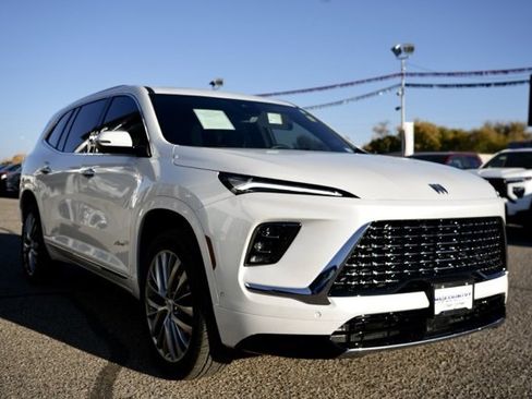 Used 2025 Buick Enclave Avenir w/ Super Cruise Package image 3