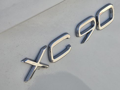 Used 2025 Volvo XC90 B6 Ultra w/ Protection Package Premier image 18