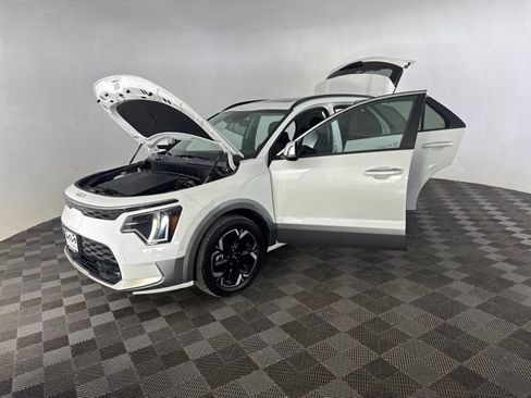Certified 2024 Kia Niro Wave w/ Wave Preserve Package FWD image 12