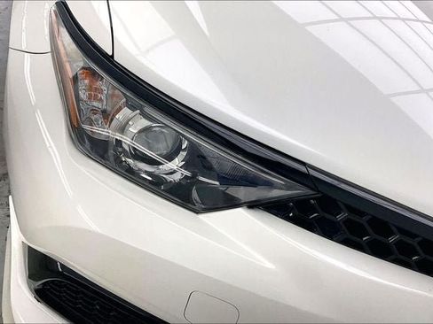 Used 2018 Toyota Corolla iM w/ All-Weather Mat Package FWD image 25
