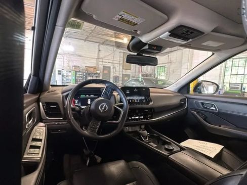 Used 2022 Nissan Rogue Platinum w/ Head-Up Display Package AWD/4WD image 2