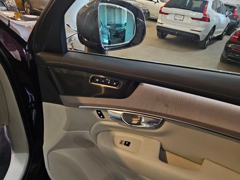 Certified 2025 Volvo XC90 T8 Ultra AWD/4WD image 12