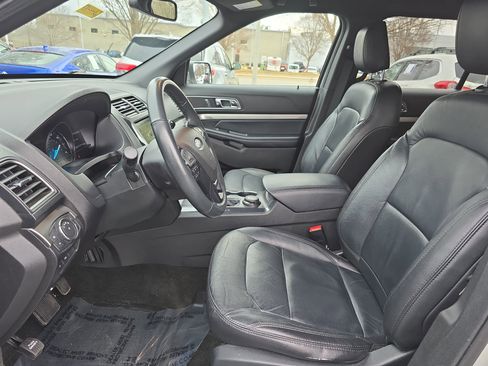 Used 2018 Ford Explorer XLT w/ Equipment Group 202A image 15