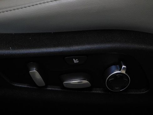 Used 2021 Cadillac XT4 Premium Luxury image 95