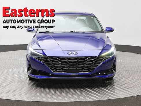 Used 2022 Hyundai Elantra SEL w/ Convenience + Premium Package FWD image 2