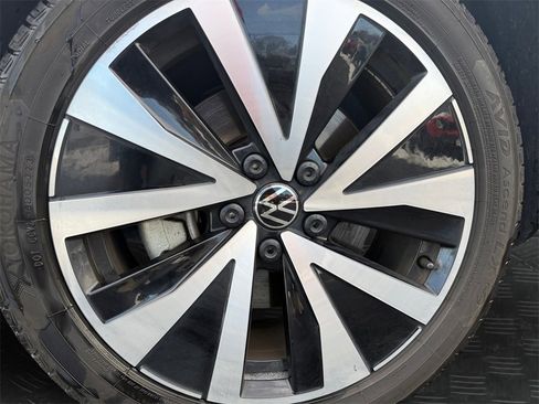 Used 2024 Volkswagen Taos SE image 20