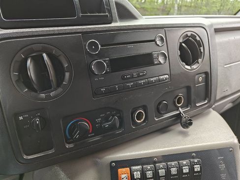 Used 2012 Ford E-450 and Econoline 450 Super Duty w/ Ambulance Prep Pkg image 34