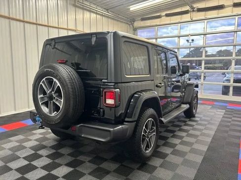 Used 2023 Jeep Wrangler Unlimited Sahara AWD/4WD image 4