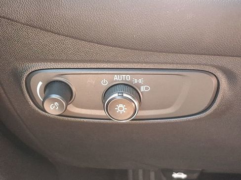 Used 2023 Chevrolet Equinox LT FWD image 23