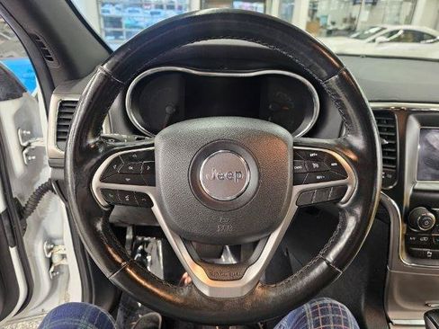 Used 2020 Jeep Grand Cherokee Laredo AWD/4WD image 16