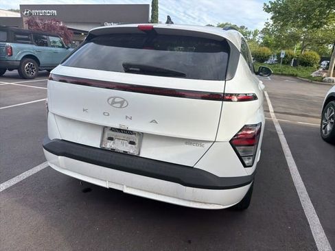 Used 2024 Hyundai Kona SEL FWD image 12