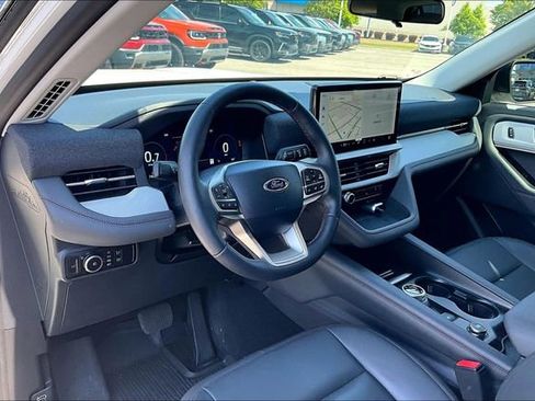 Used 2025 Ford Explorer Active w/ Active Comfort Package RWD image 14