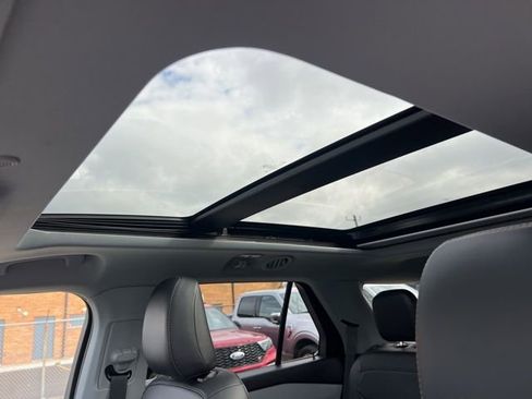 Certified 2023 Ford Explorer XLT w/ Equipment Group 202A image 19