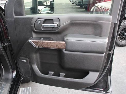 Used 2022 GMC Sierra 2500 Denali w/ Denali Black Diamond Edition AWD/4WD image 14